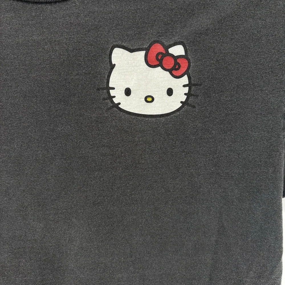 Hello Kitty By Senrio Gray T-Shirt Size Medium W Kitty In Strawberry Hat/Costume